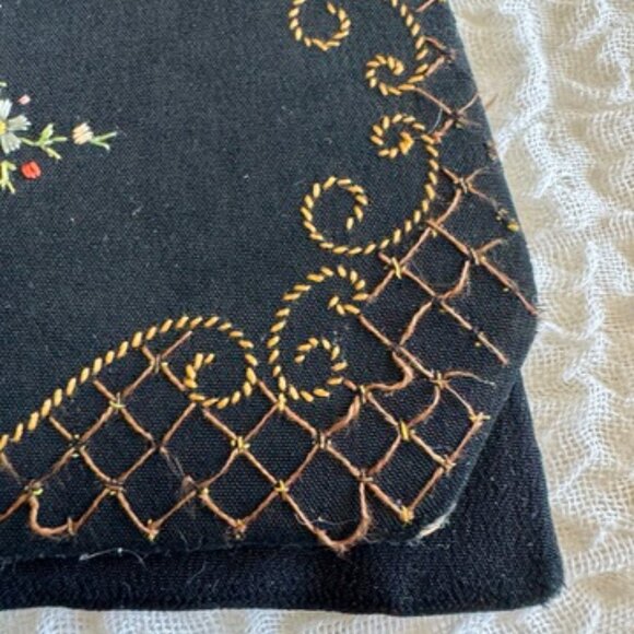 1930s Vintage Black Floral Petit Point Embroidered Clutch - Picture 4 of 13